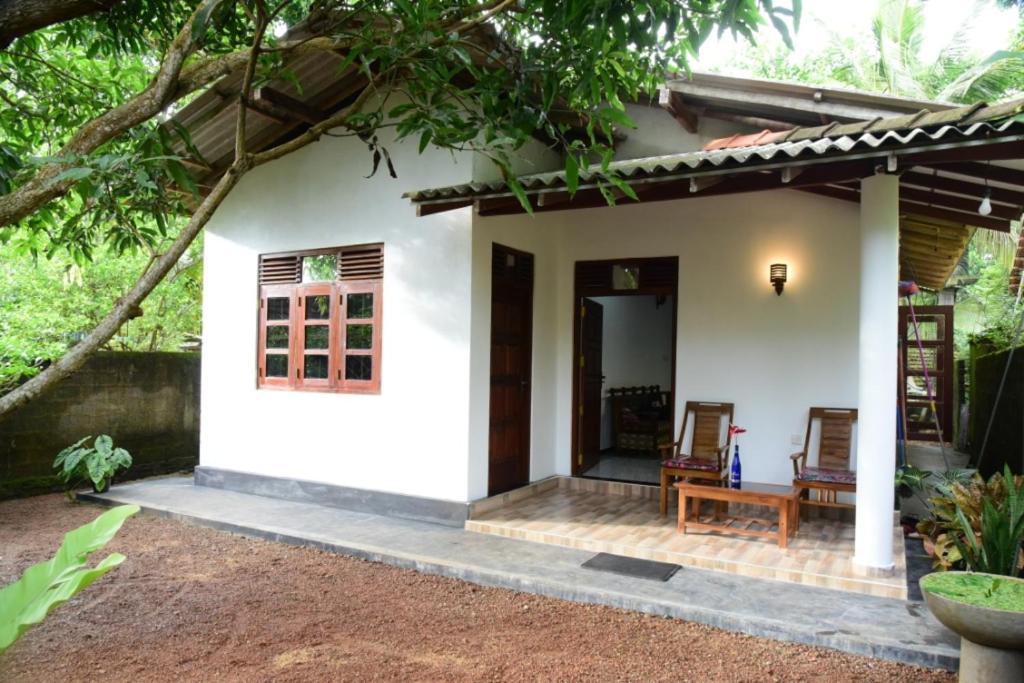 Sanjee Villa Хикадува Екстериор снимка